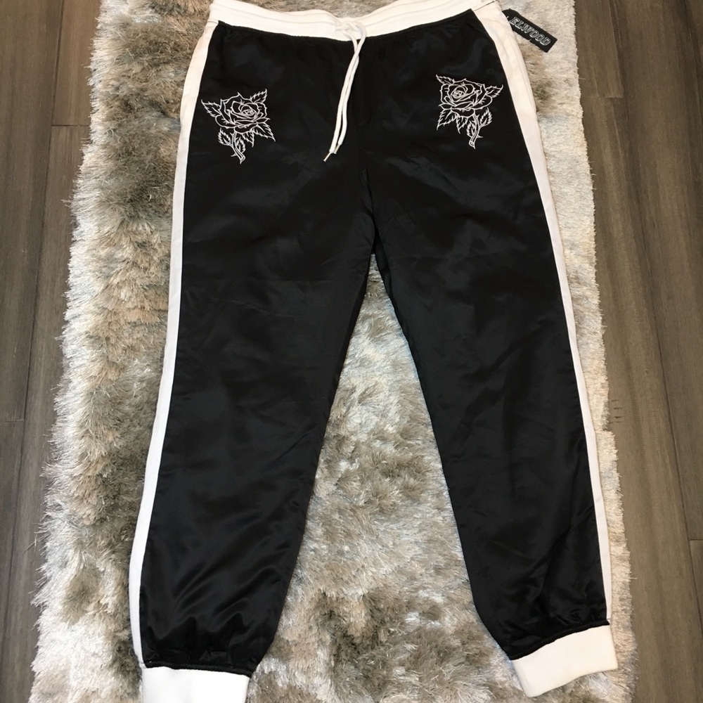 Men’s size XL slim fit joggers
